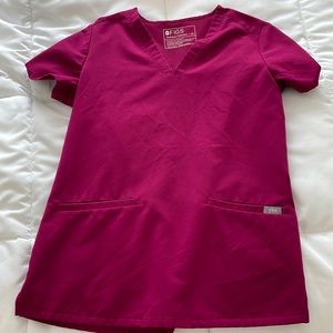 Casma 3 pocket figs scrub top